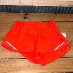 NWT Lululemon Hotty Hot HR Short 2.5” *Lined